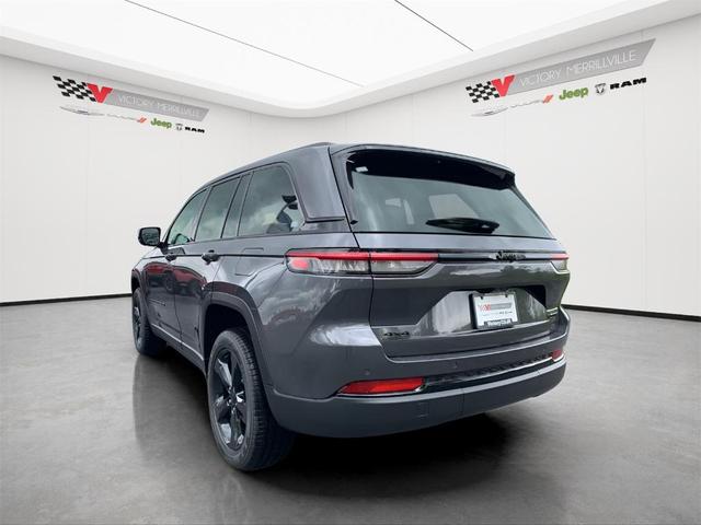 Photo of 2025 Metallic Jeep Grand Cherokee