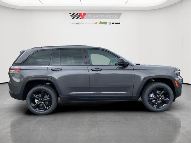 Photo of 2025 Metallic Jeep Grand Cherokee