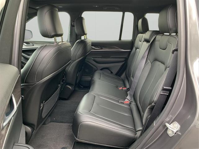 Photo of 2025 Metallic Jeep Grand Cherokee