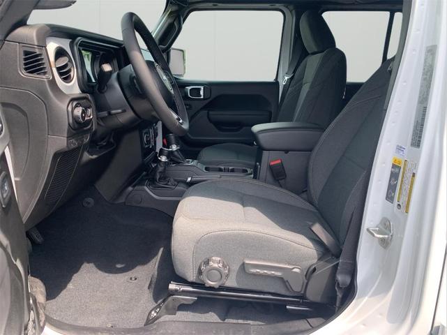 Photo of 2025 Bright White Clearcoat Jeep Wrangler
