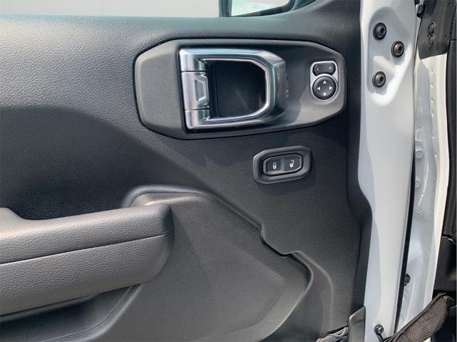 Photo of 2025 Bright White Clearcoat Jeep Wrangler