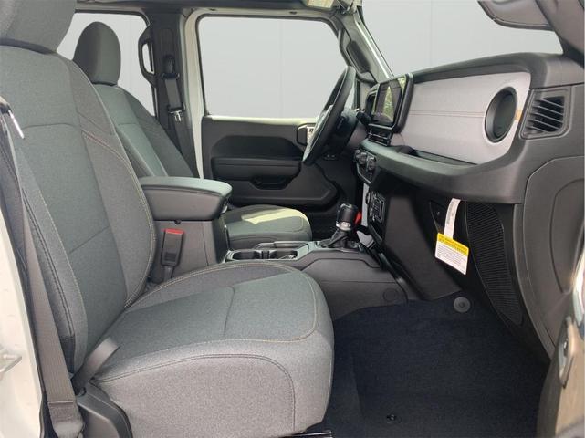 Photo of 2025 Bright White Clearcoat Jeep Wrangler