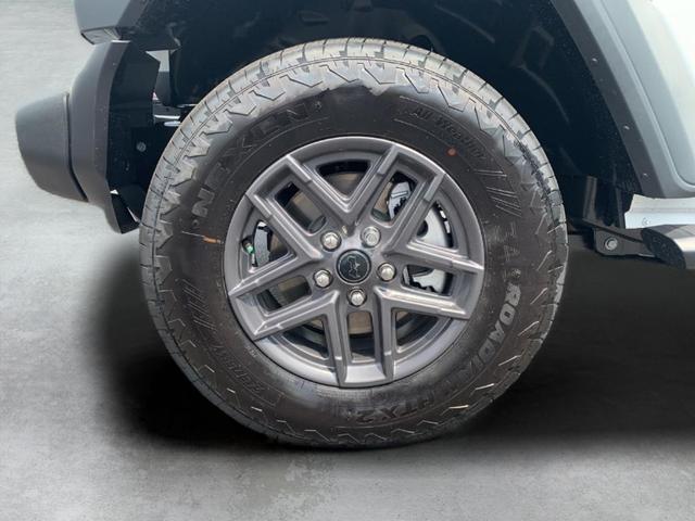 Photo of 2025 Bright White Clearcoat Jeep Wrangler