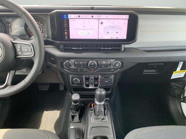 Photo of 2025 Bright White Clearcoat Jeep Wrangler