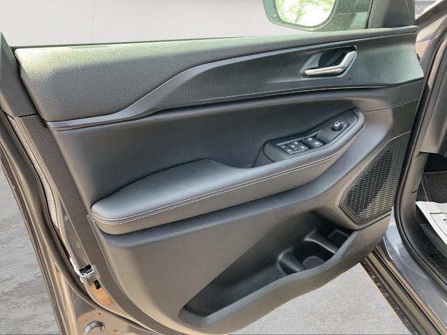 Photo of 2025 Metallic Jeep Grand Cherokee