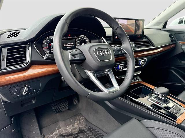 Photo of 2022 Ibis White Audi Q5
