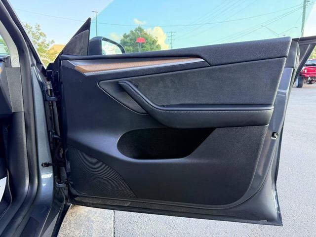 Photo of 2023 Gray Tesla Model Y
