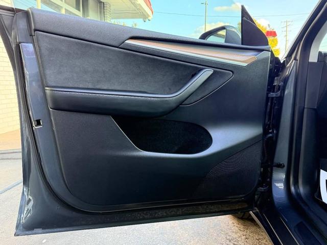 Photo of 2023 Gray Tesla Model Y