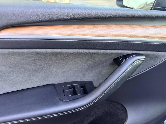 Photo of 2023 Gray Tesla Model Y