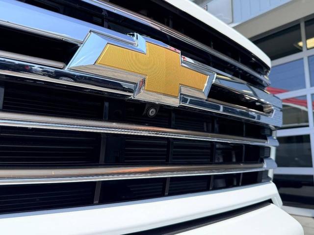 Photo of 2022 Summit White Chevrolet Silverado 2500