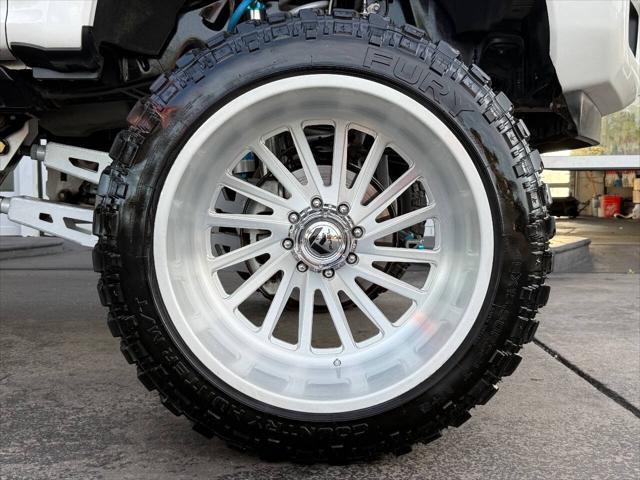 Photo of 2017 White Platinum Ford F-250