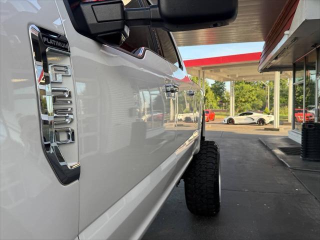 Photo of 2017 White Platinum Ford F-250