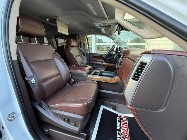 Photo of 2017 Summit White Chevrolet Silverado 3500