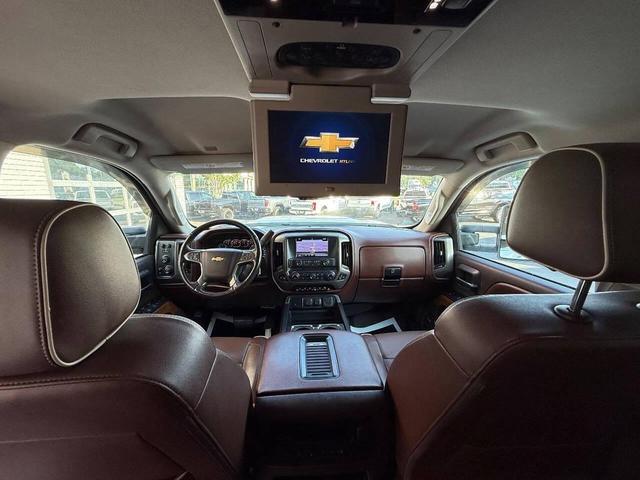 Photo of 2017 Summit White Chevrolet Silverado 3500