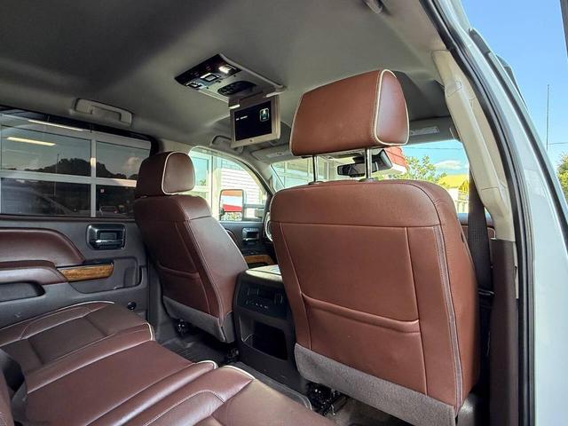 Photo of 2017 Summit White Chevrolet Silverado 3500