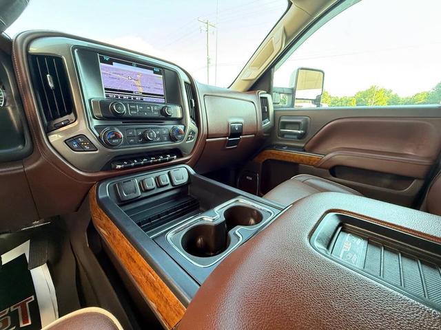 Photo of 2017 Summit White Chevrolet Silverado 3500