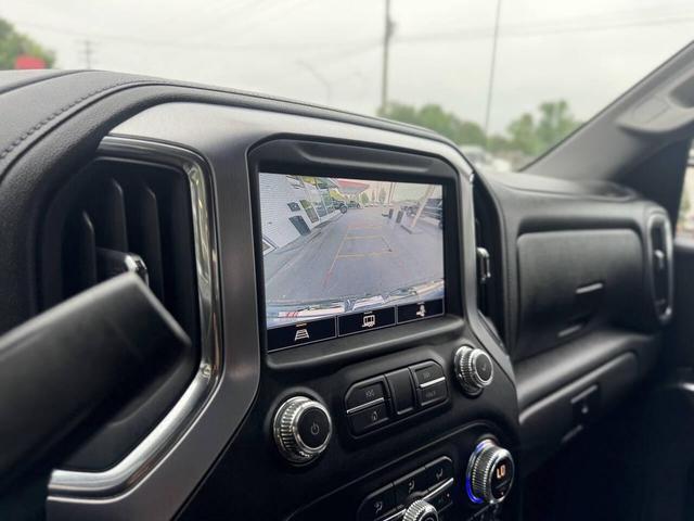 Photo of 2021 White GMC Sierra 1500