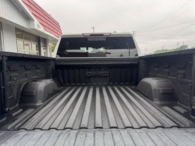 Photo of 2021 White GMC Sierra 1500