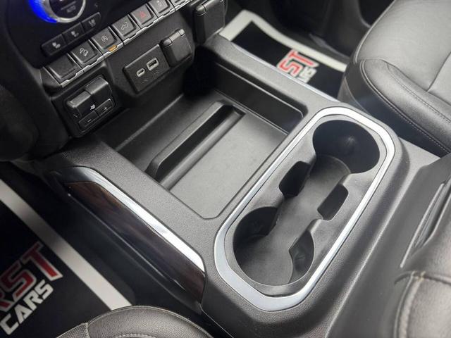 Photo of 2021 White GMC Sierra 1500