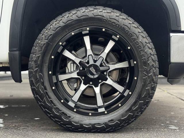 Photo of 2021 White GMC Sierra 1500