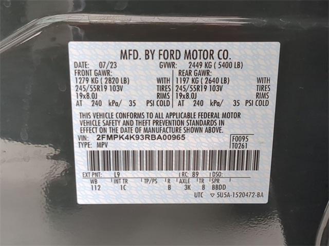 Photo of 2024 Green Metallic Ford Edge