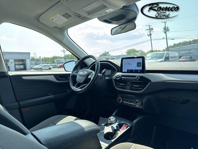 Photo of 2022 Oxford White Ford Escape