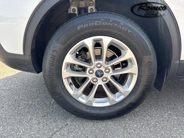 Photo of 2022 Oxford White Ford Escape