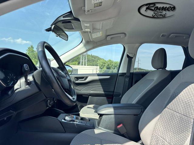 Photo of 2022 Oxford White Ford Escape