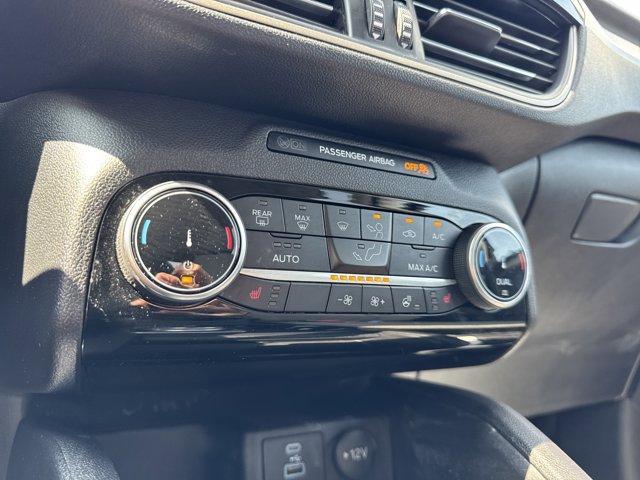 Photo of 2022 Carbonized Gray Metallic Ford Escape