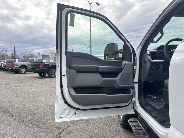 Photo of 2025 Oxford White Ford F-350