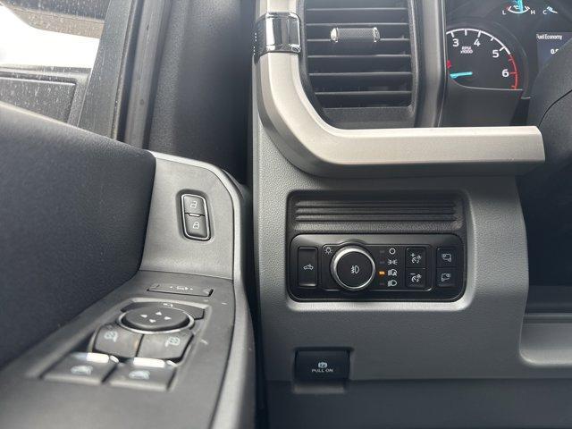 Photo of 2025 Oxford White Ford F-350