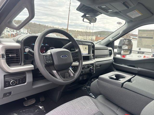 Photo of 2025 Oxford White Ford F-350