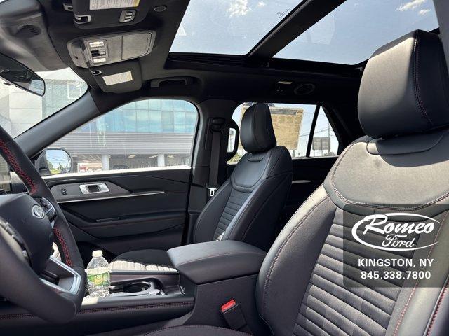 Photo of 2025 Star White Ford Explorer