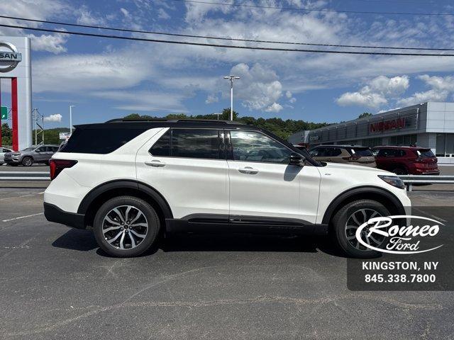 Photo of 2025 Star White Ford Explorer