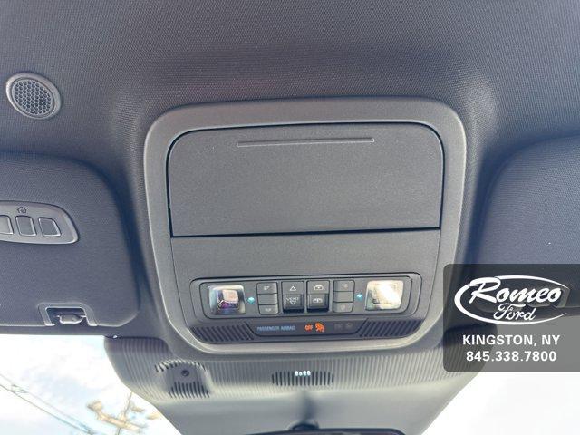 Photo of 2025 Star White Ford Explorer