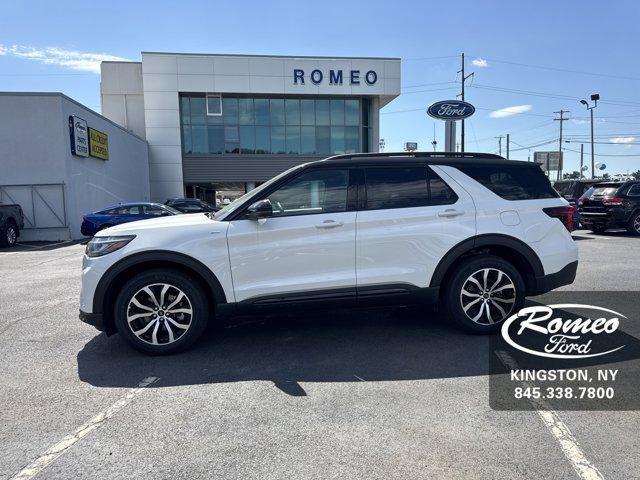 Photo of 2025 Star White Ford Explorer