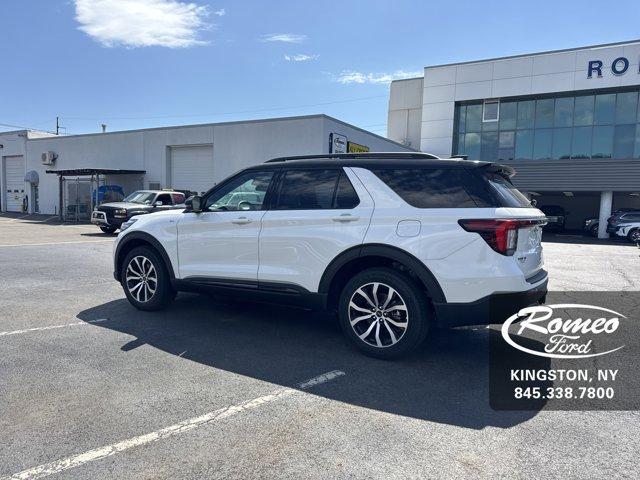 Photo of 2025 Star White Ford Explorer