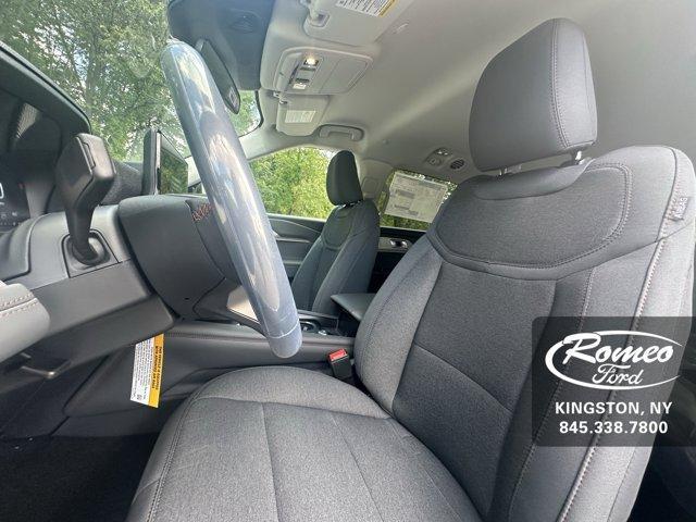Photo of 2025 White Ford Explorer