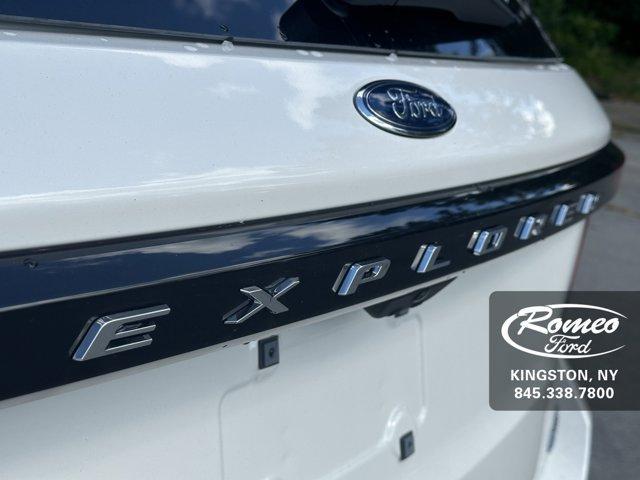Photo of 2025 White Ford Explorer