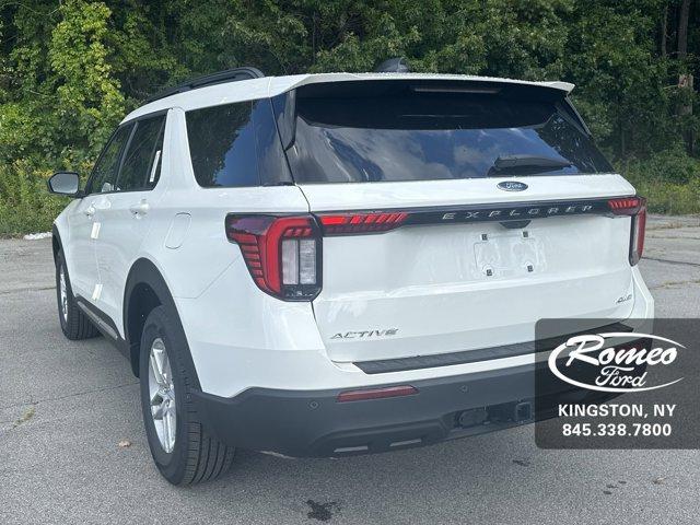 Photo of 2025 White Ford Explorer