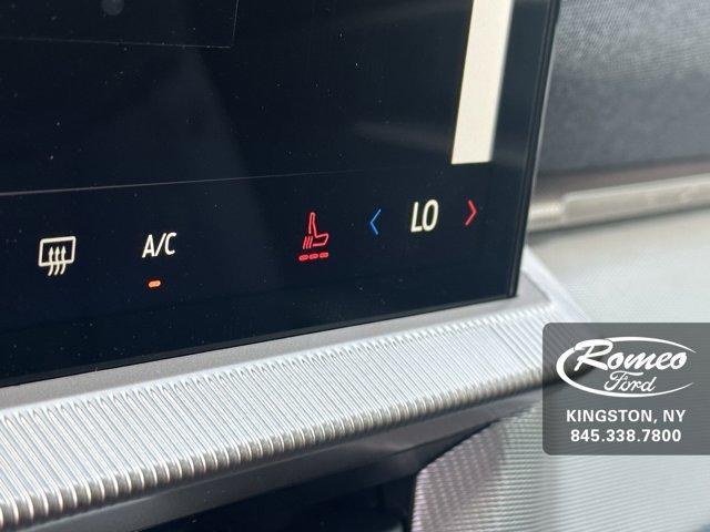 Photo of 2025 White Ford Explorer