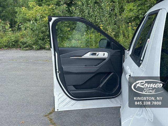 Photo of 2025 White Ford Explorer