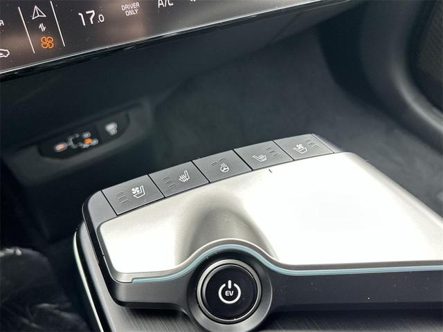 Photo of 2025 Glacier White Pearl Kia EV6
