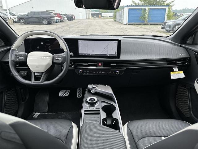 Photo of 2025 Glacier White Pearl Kia EV6