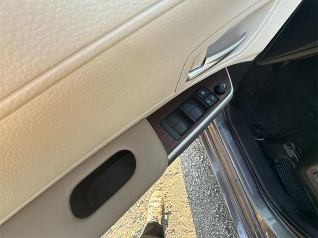 Photo of 2022 Predawn Gray Mica Toyota Sienna