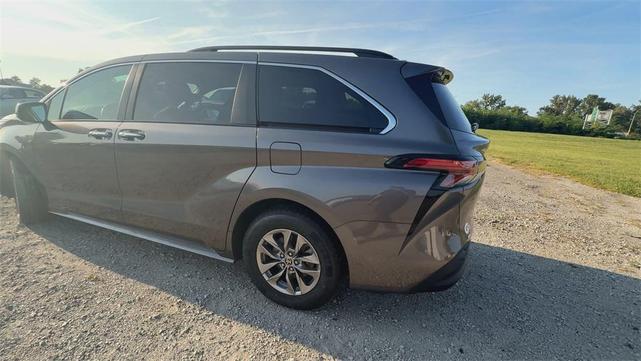 Photo of 2022 Predawn Gray Mica Toyota Sienna