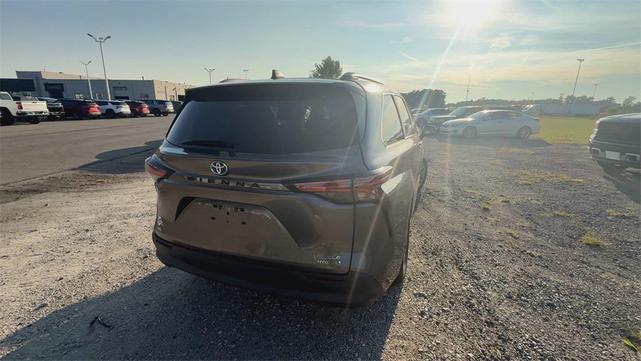 Photo of 2022 Predawn Gray Mica Toyota Sienna