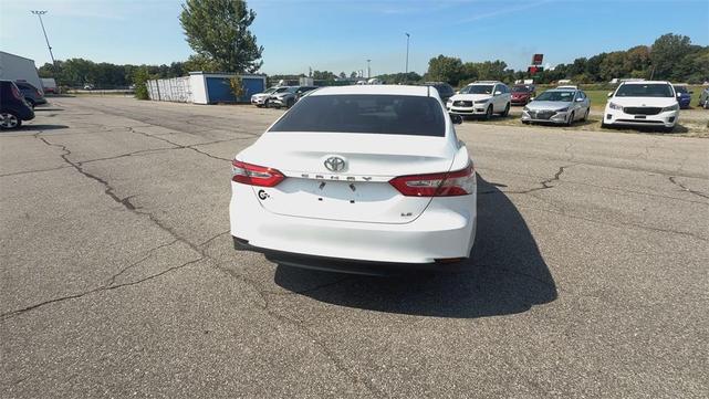 Photo of 2018 Super White Toyota Camry
