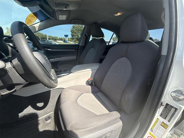 Photo of 2018 Super White Toyota Camry