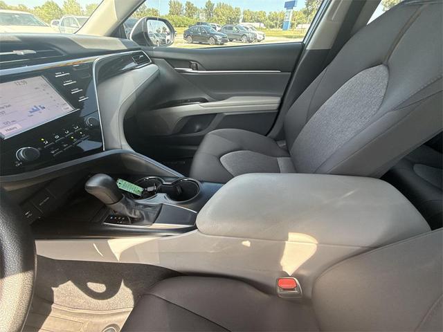 Photo of 2018 Super White Toyota Camry